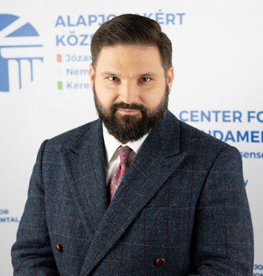 KOVÁCS István, Stratégiai Igazgató