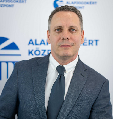 PINDROCH Tamás, Vezető elemző